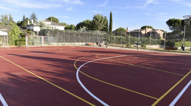 Nuevas pistas polideportivas en la Urbanización de Valdecabañas