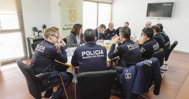 Policia Local de Boadilla del Monte reunida con el Alcalde en el Ayuntamiento