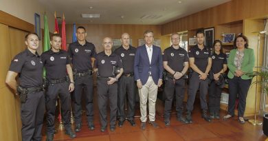 El alcalde felicita a los policias que han conseguido el ascenso
