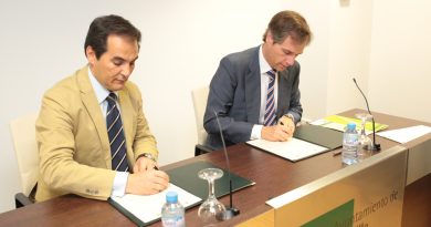 José Antonio Nieto Ballesteros y Terol firman un acuerdo contra la violencia de géneroJosé Antonio Nieto Ballesteros y Terol firman un acuerdo contra la violencia de género