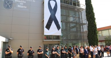 Minuto de silencio en Boadilla por los atentados de Cataluña