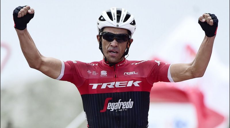 Contador celebrando su victoria en L'Angliru