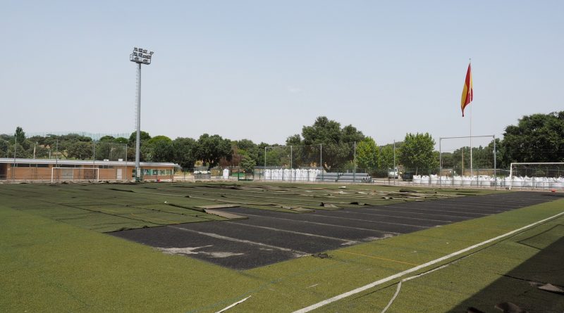 Obras renovación césped campo 2 polideportivo Angel Nieto