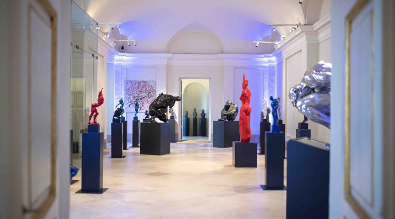 El Palacio acoge hasta el 16 de octubre la exposición Original del escultor Víctor Ochoa