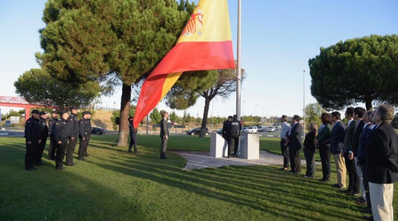 Boadilla defiende la unidad de España con un acto simbólico de izado de bandera