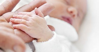 ayudas_nacimiento_hijo_y manutención. Bebé recién nacido