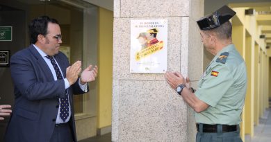 Placa en homenaje a la Guardia Civil en su 175 aniversario