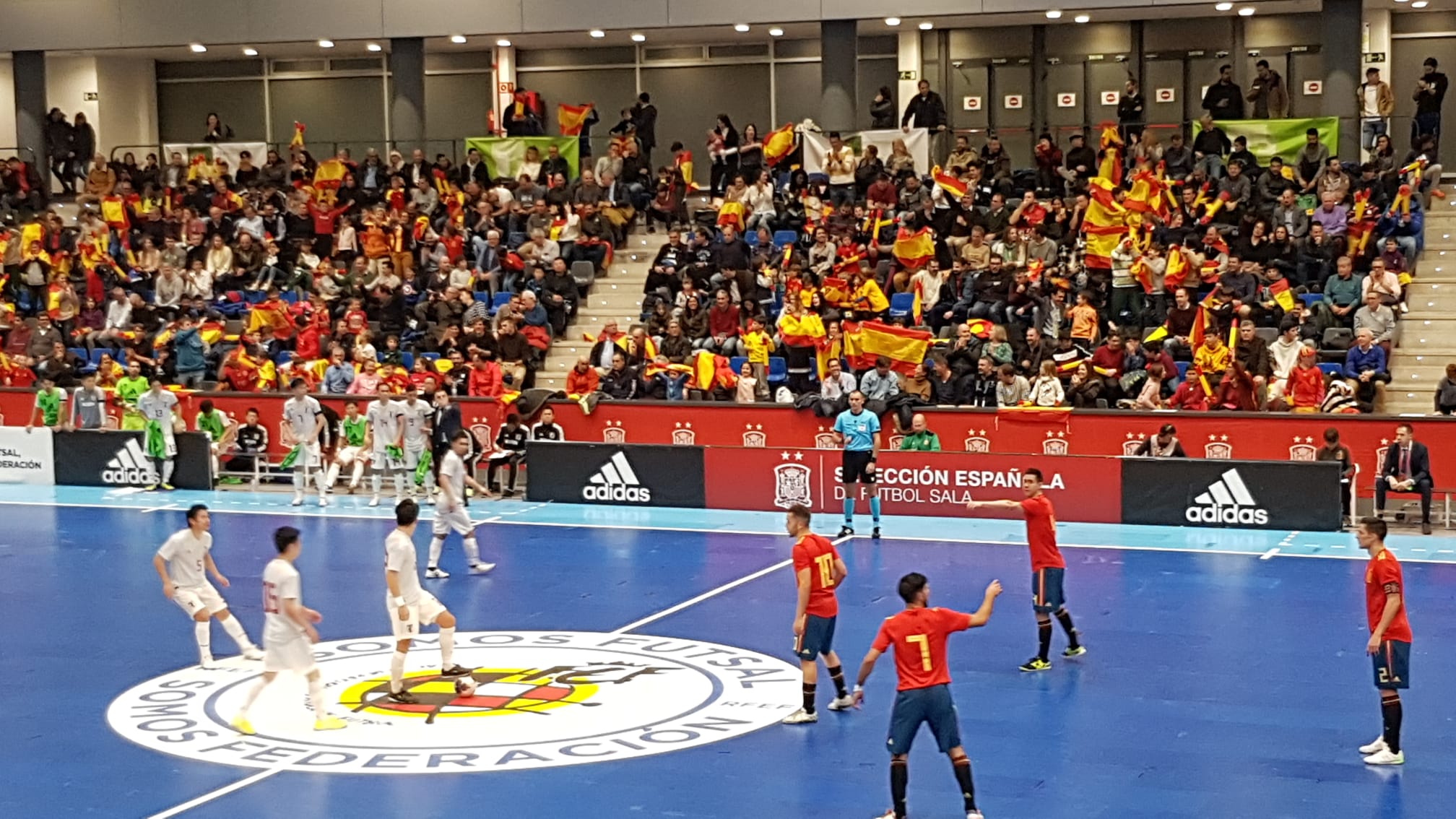 Trabajosa victoria de España ante Japón en fútbol sala - TeleBoadilla. de Boadilla. Actualidad