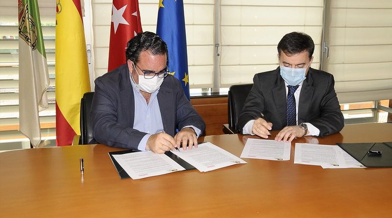 Teleboadilla. Javier Úbeda, alcalde de Boadilla firma un convenio con el MLO para dar empleo a personas en situación de vulnerabilidad
