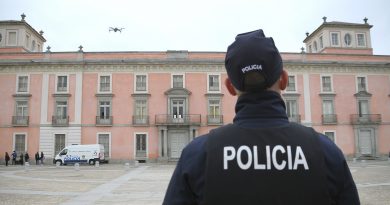 Teleboadilla. La policía de Boadilla vuela drones en frente del Palacio del Infante Don Luis