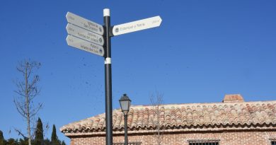 Teleboadilla. Postes con señales para ubicar monumentos en Boadilla