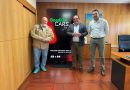 Gran exposición de vehículos modernos y clásicos