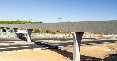 El Canal de Isabel II construye una nueva pasarela peatonal sobre la M-50