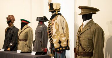 Boadilla recorre dos siglos de historia militar a través de sus uniformes